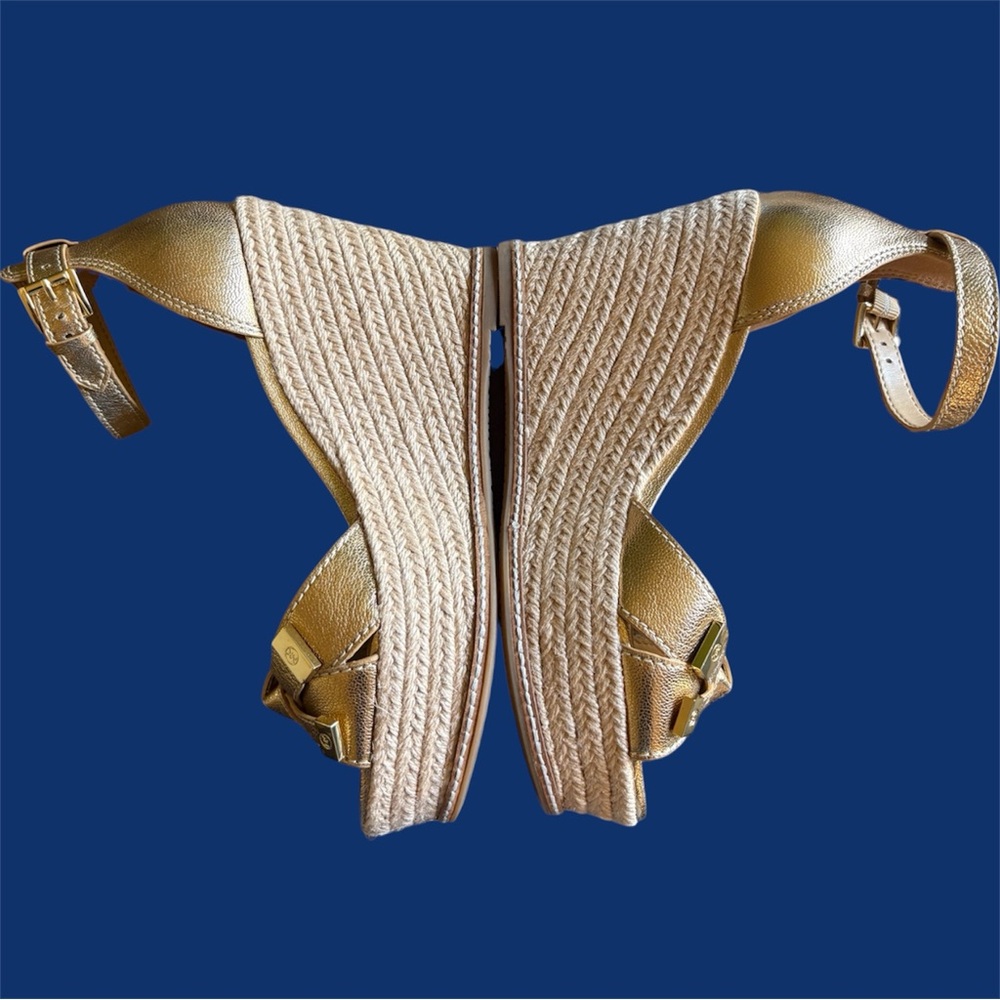 Michael Kors Lucinda/Leighton Style
Metallic Gold Espadrille Wedge
Sandal 8 NWOB - Picture 10 of 15
